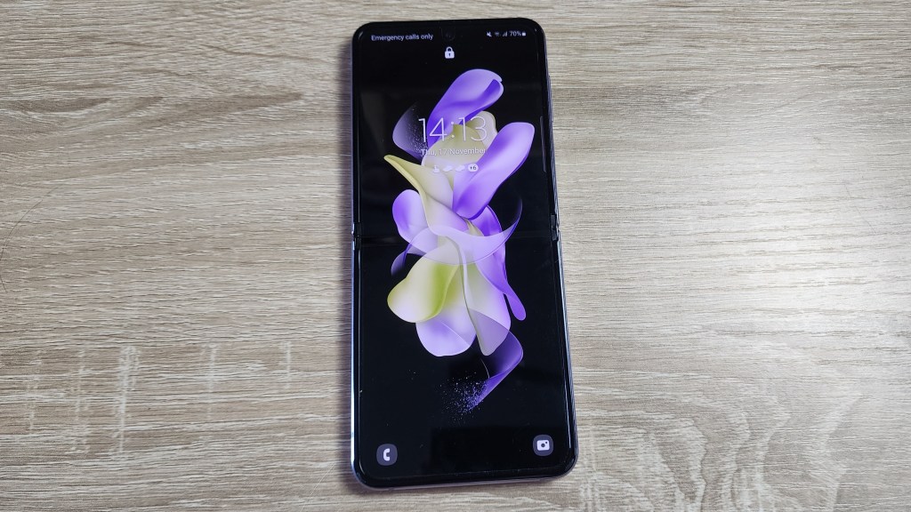 galaxy z flip 4 front design