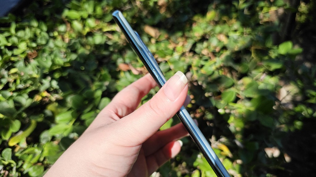 side view of honor x9c held in hand